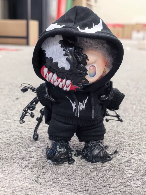 🕷️ POP MART Labubu – Venom-Inspired Costume Set (15–18cm Edition)